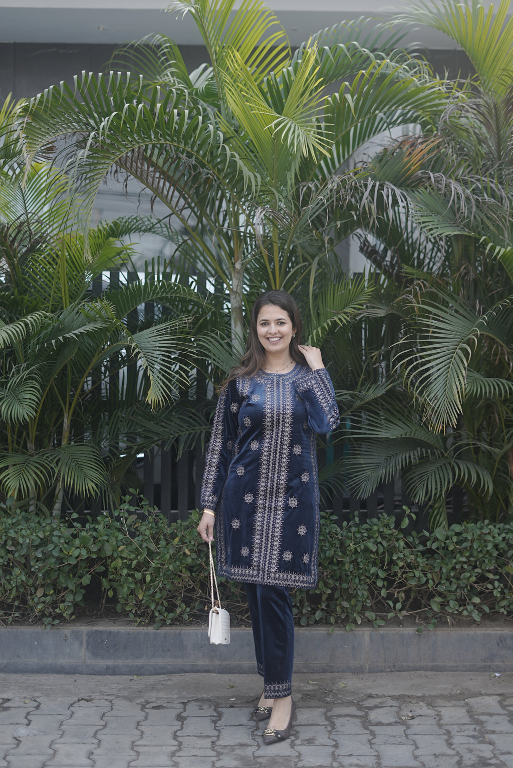 Velvet embroidered set