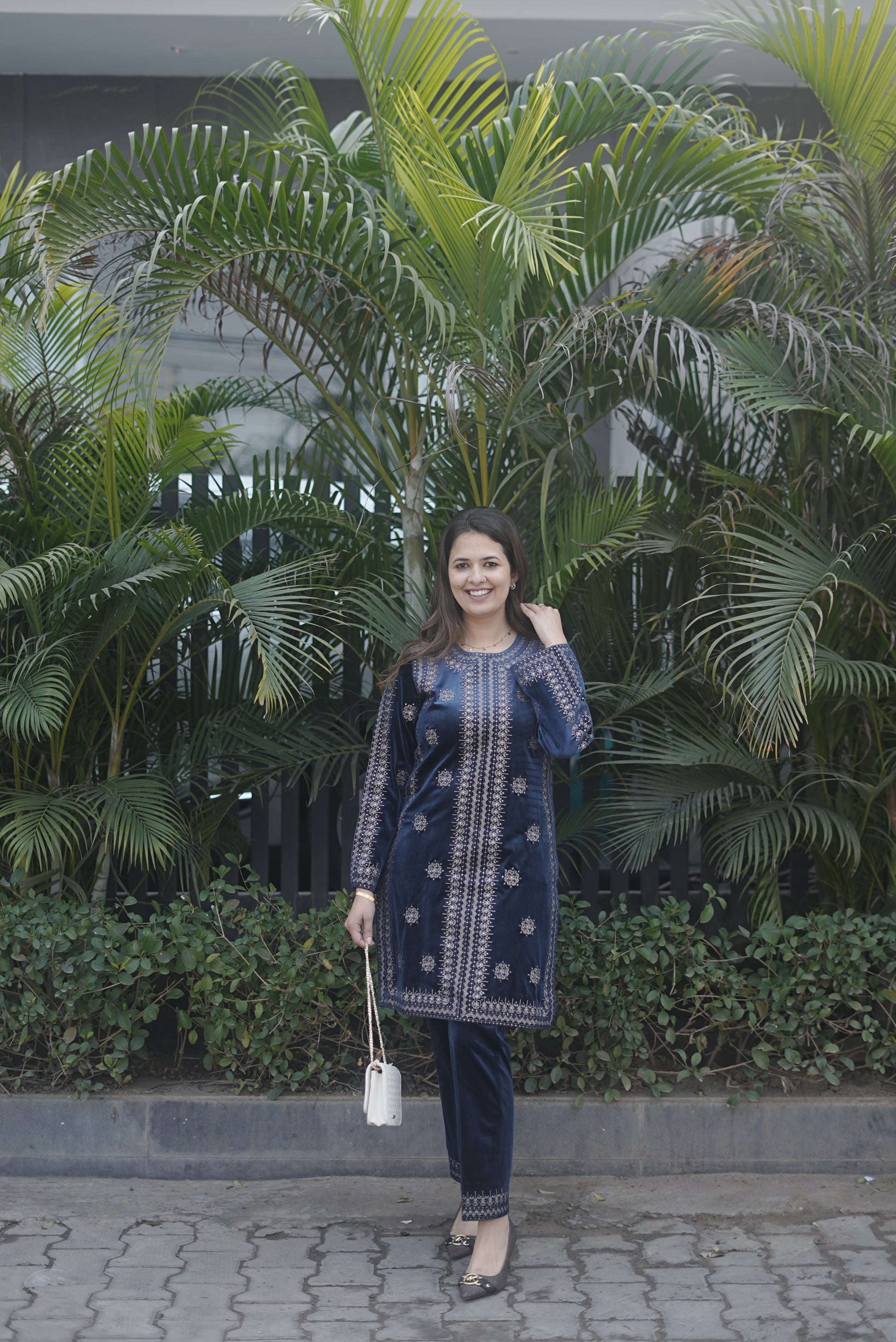 Velvet embroidered set