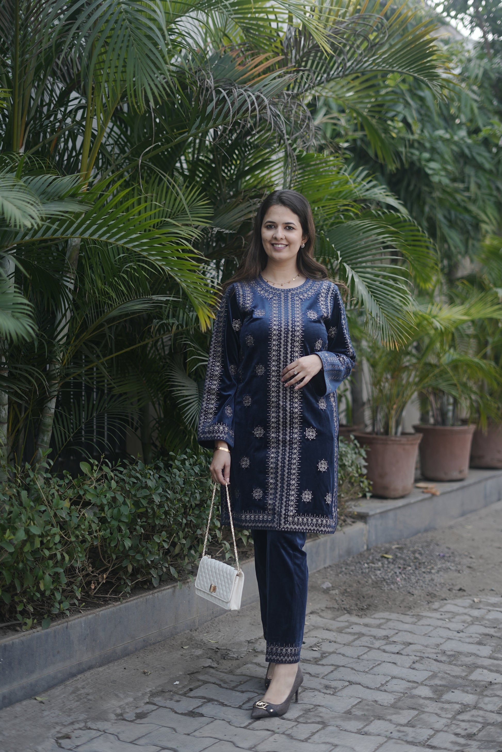 Velvet embroidered set