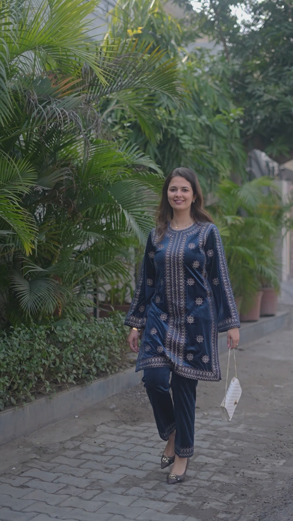 Velvet embroidered set