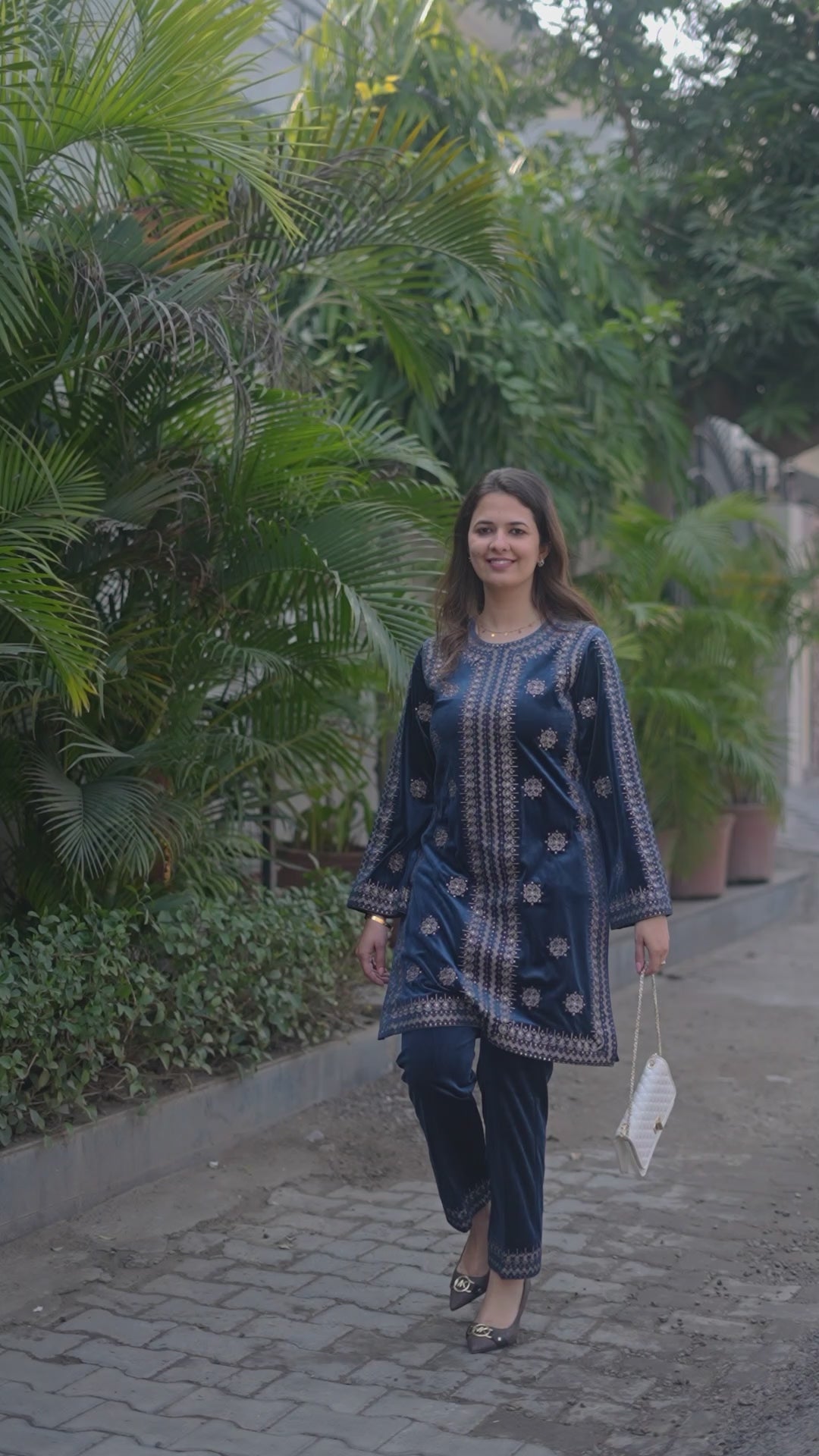 Velvet embroidered set